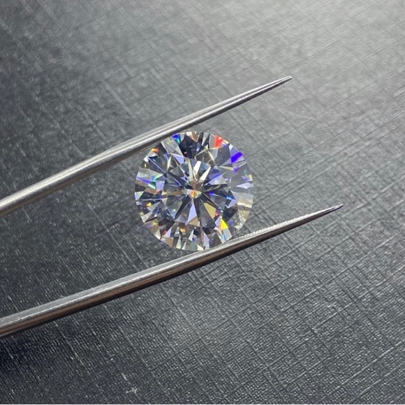 Certified 1CT Moissanite Diamond Round - Picture 3 of 4